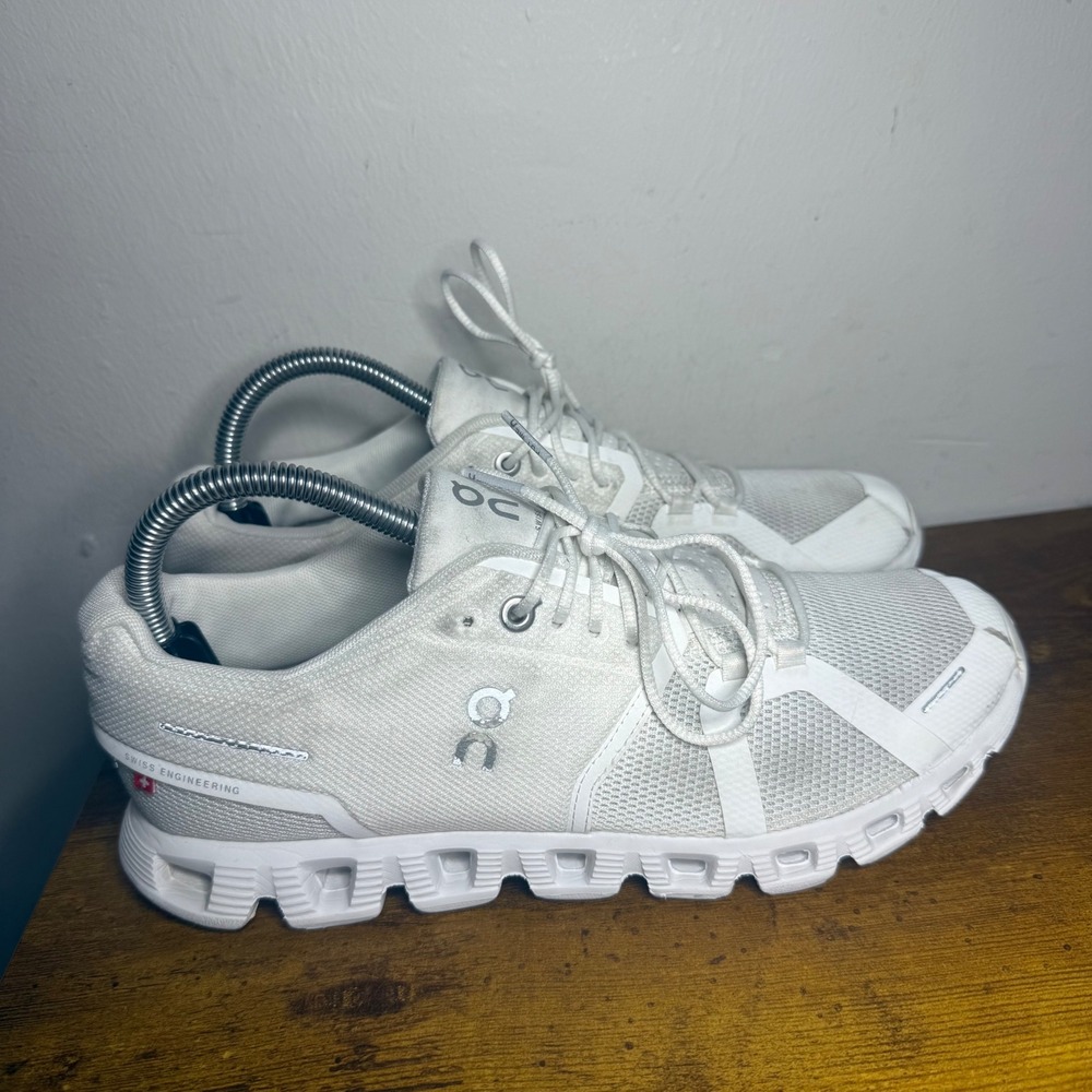 On Cloud 5 Running Shoes Womens Size 9 White 59.98902